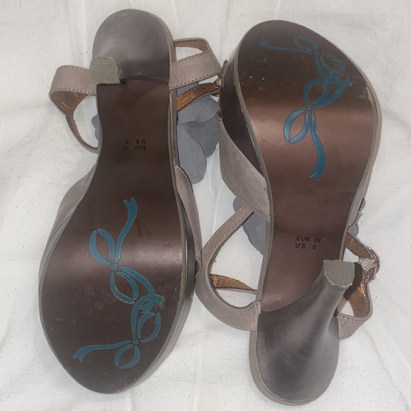 Poetic Licence - Picture 3 of 5